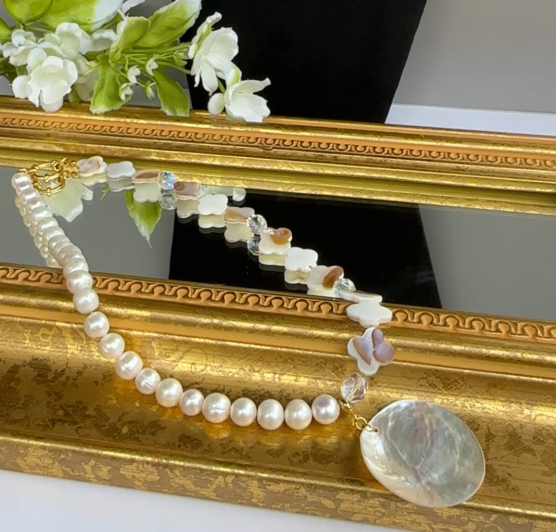 Mother of pearl Shell Necklace